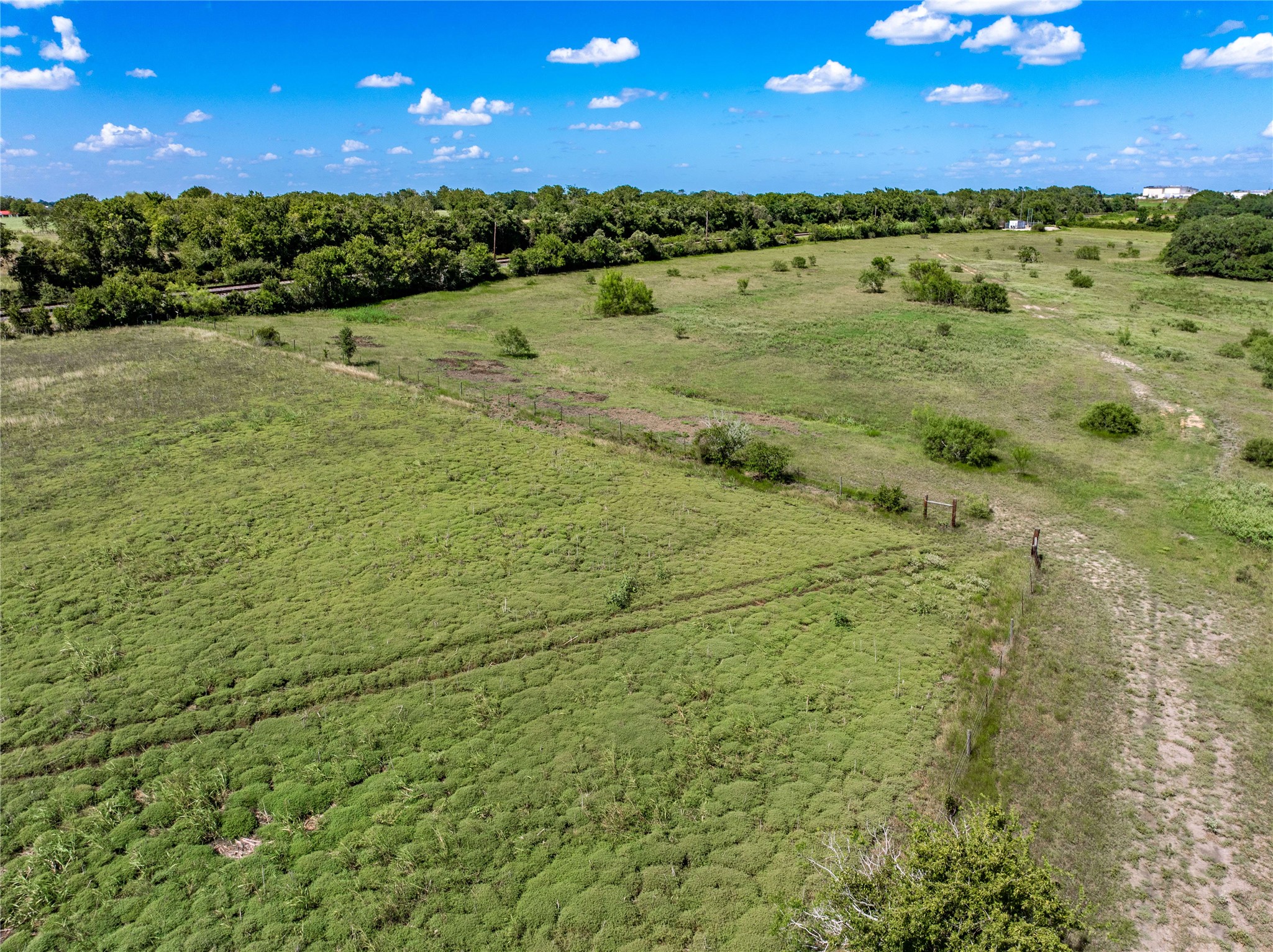253 Cr 253 Road Weimar, TX 78962 - Photo 10 of 16 a view of an ocean and a yard