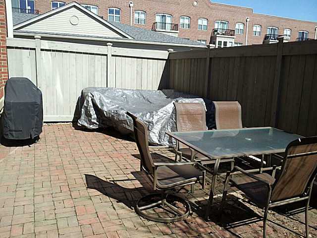 966 Perry Street, Unit 10B Columbus, OH 43215 - Photo 17 of 25