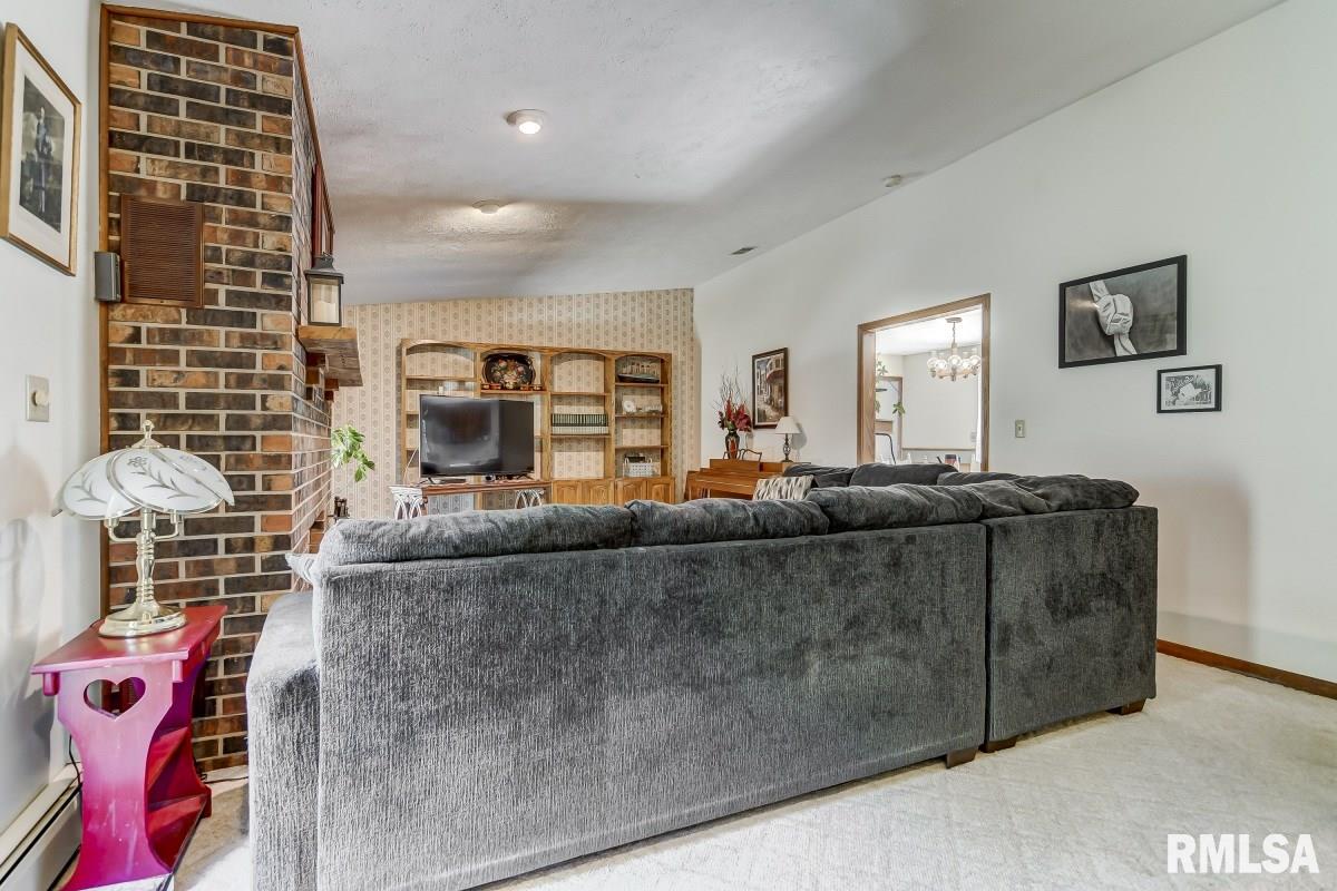 1 Buecker Lane Springfield, IL 62707 - Photo 3 of 38
