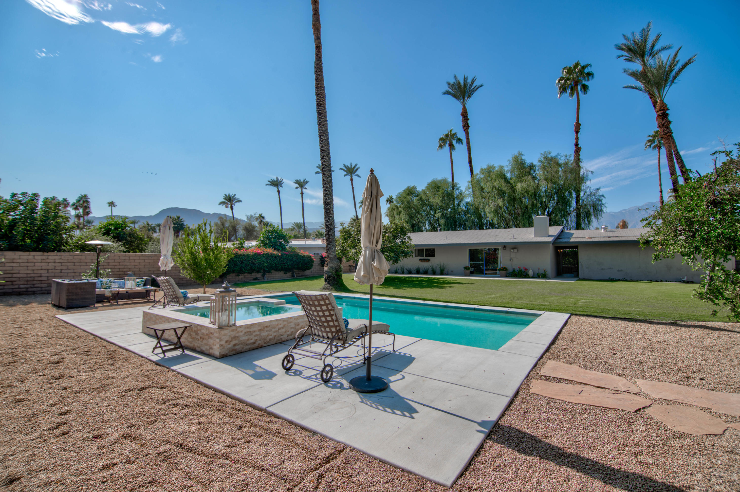 36810 Palmdale Road Rancho Mirage, CA 92270 - Photo 2 of 41 17