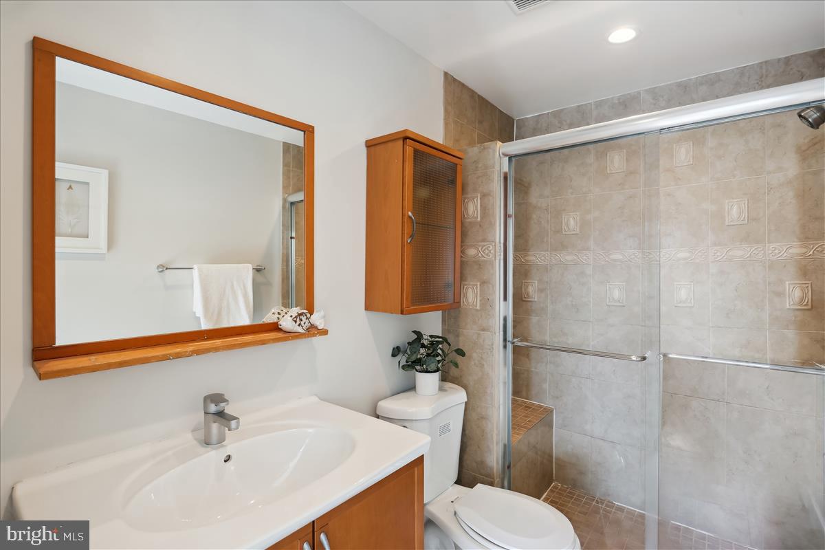 5 London Bridge Court Silver Spring, MD 20906 - Photo 26 of 65 Primary Bedroom