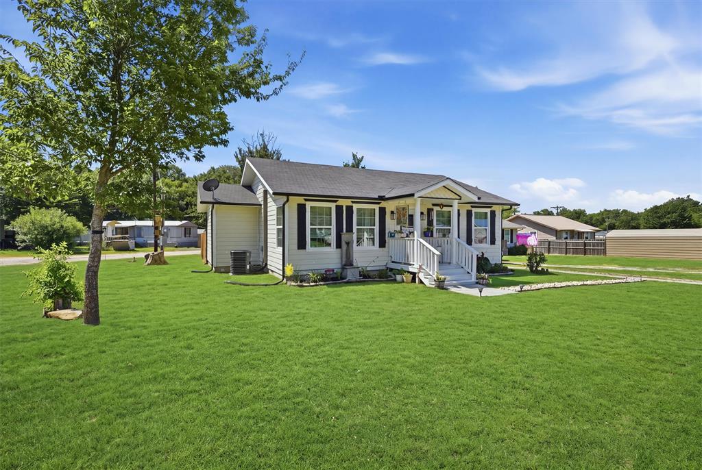 201 Spring Valley Azle, TX 76020 - Photo 3 of 37 Gallery Image 3