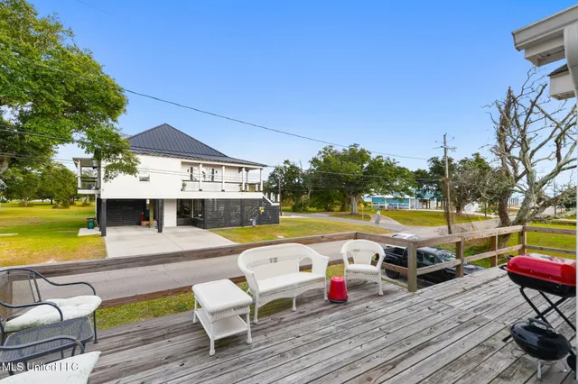 $293,900 | 406 South Nicholson Avenue, Long Beach, MS 39560