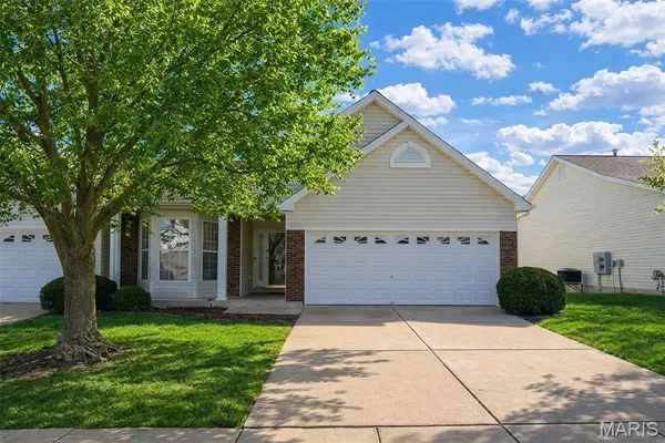 $279,900 | 84 Green Park Lane, O'Fallon, MO 63366