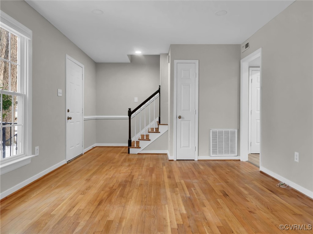 4716 Archduke Road Glen Allen, VA 23060 - Photo 29 of 33 Foyer entrance with light hardwood / wood-style fl