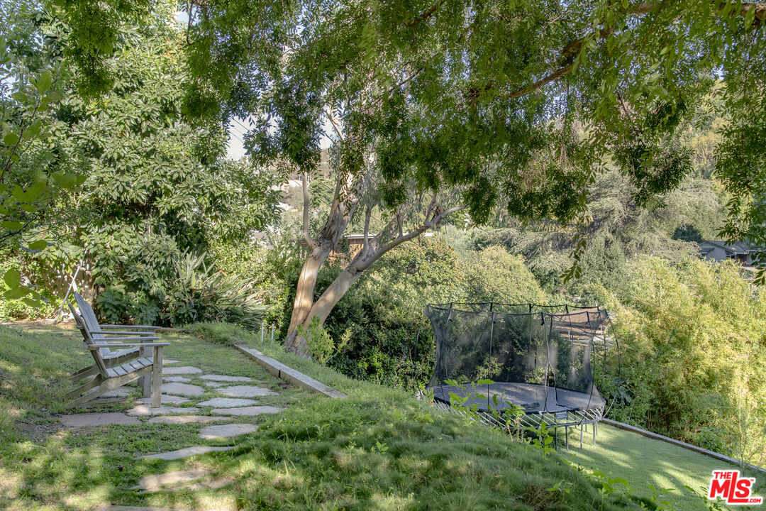 5549 Green Oak Drive Los Angeles, CA 90068 - Photo 25 of 26 a view of outdoor space and yard
