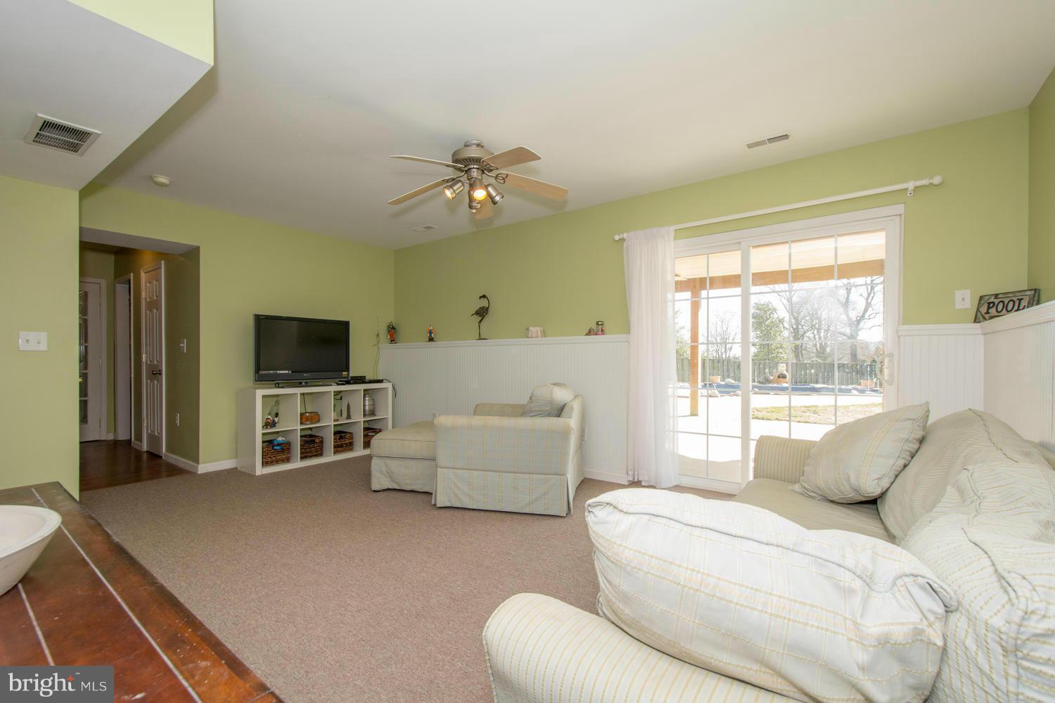 905 Mark Road Baltimore, MD 21225 - Photo 20 of 30 Family Room