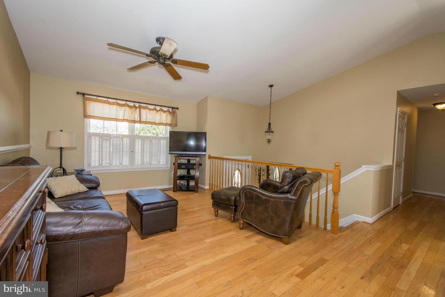 905 Mark Road Baltimore, MD 21225 - Photo 5 of 30 Living Room
