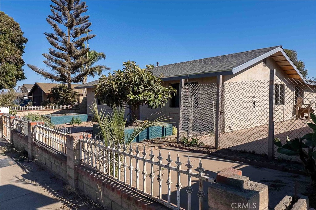 1142 West Donovan Road Santa Maria, CA 93458 - Photo 2 of 36 Gallery Image 2