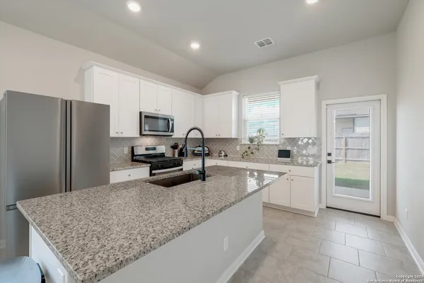 $1,750 | 13249 Fantine Fields, San Antonio, TX 78253