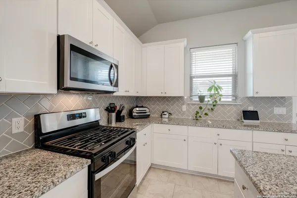 $1,750 | 13249 Fantine Fields, San Antonio, TX 78253