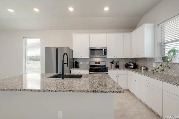 $1,750 | 13249 Fantine Fields, San Antonio, TX 78253