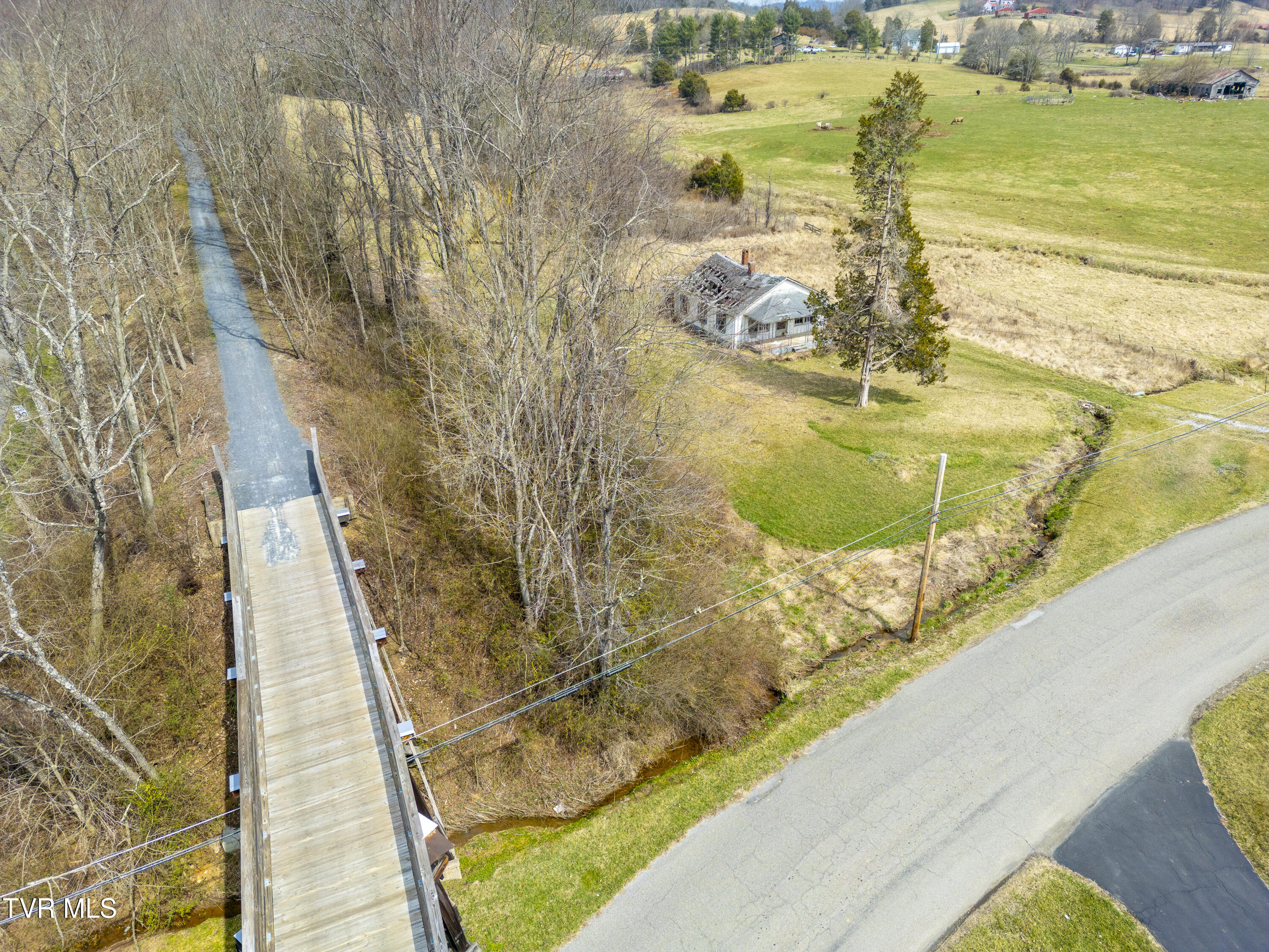 18299 Benhams Road Bristol, VA 24202 - Photo 4 of 14 18299-Benhams-Rd-Bristol-VA Matt-Smith-R