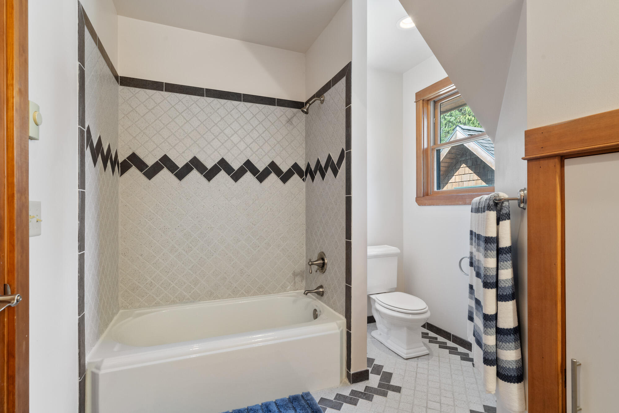 2705 Netarts Bay Road Tillamook, OR 97141 - Photo 40 of 61 Bathroom Suite Upstairs #2