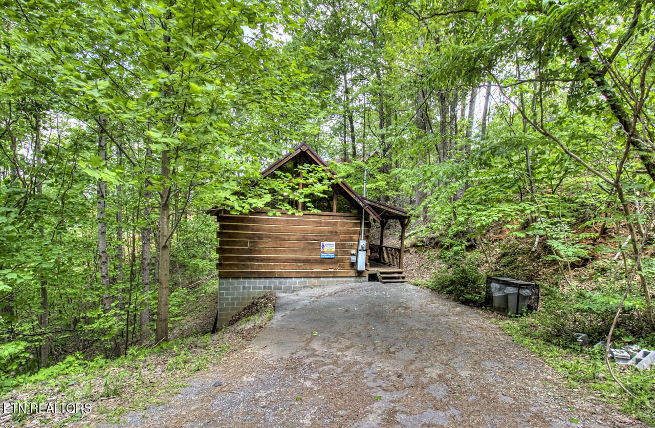 1325 Ridgefield Drive Sevierville, TN 37876 - Photo 1 of 19 IMG_4332LR