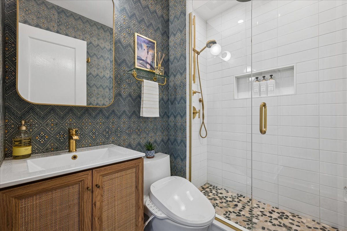 2740 Asbury Avenue Evanston, IL 60201 - Photo 22 of 40 a bathroom with a toilet a sink and mirror