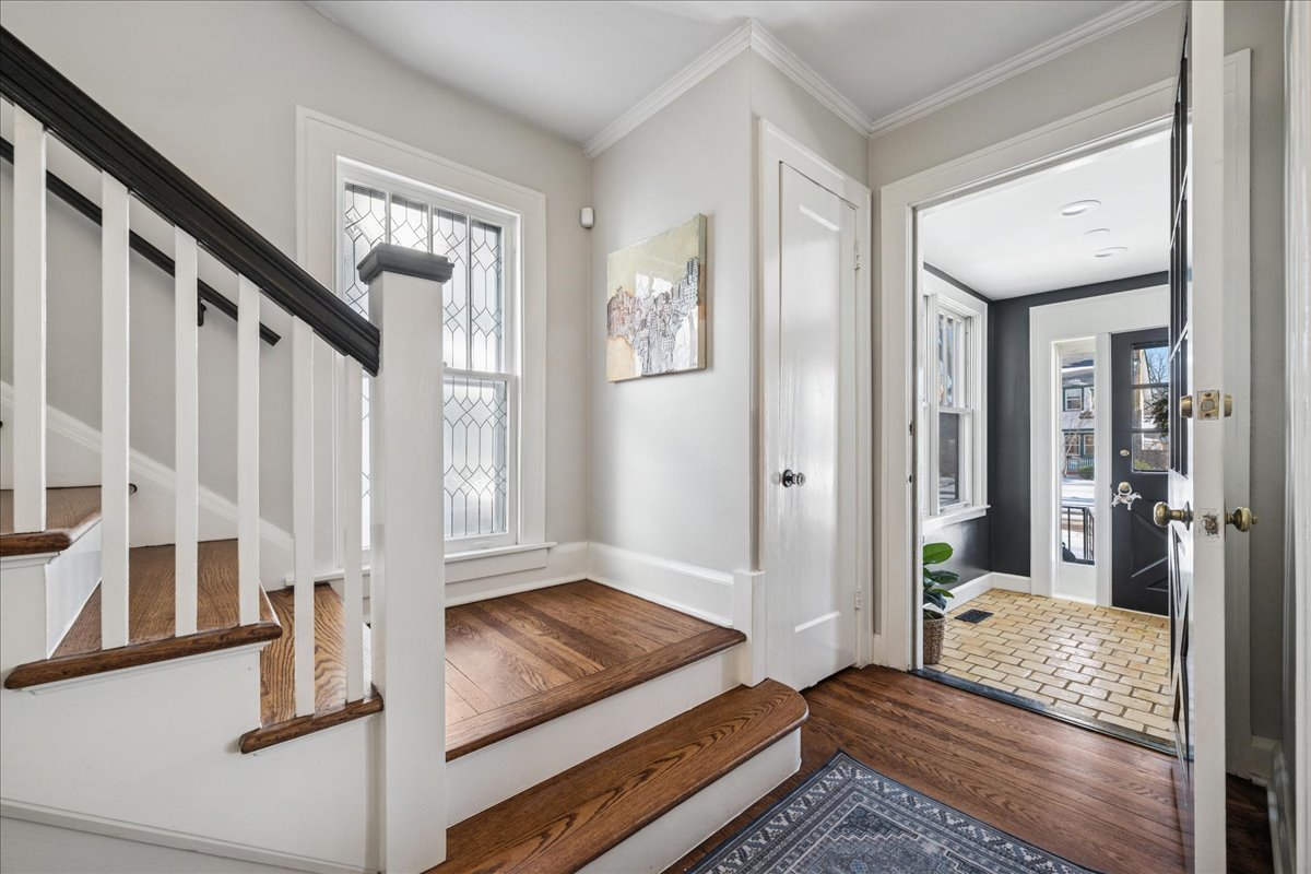 2740 Asbury Avenue Evanston, IL 60201 - Photo 5 of 40 a living room with furniture and a rug