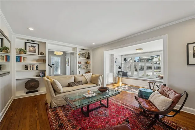$1,295,000 | 2740 Asbury Avenue, Evanston, IL 60201