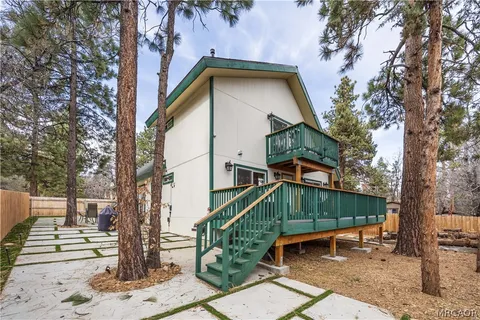 $549,000 | 433 Imperial Avenue, Sugarloaf, CA 92386