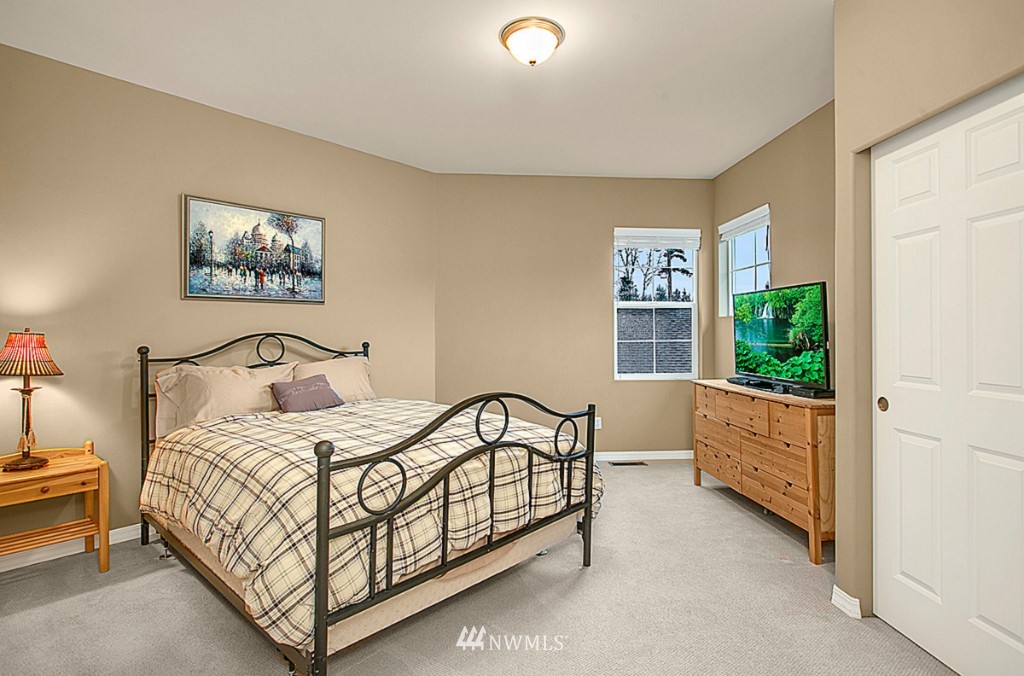 24012 Northeast Adair Road Redmond, WA 98053 - Photo 11 of 17 Gallery Image 11
