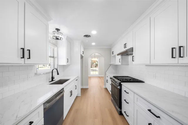 $299,999 | 5117 Ashwood Drive, Baytown, TX 77521