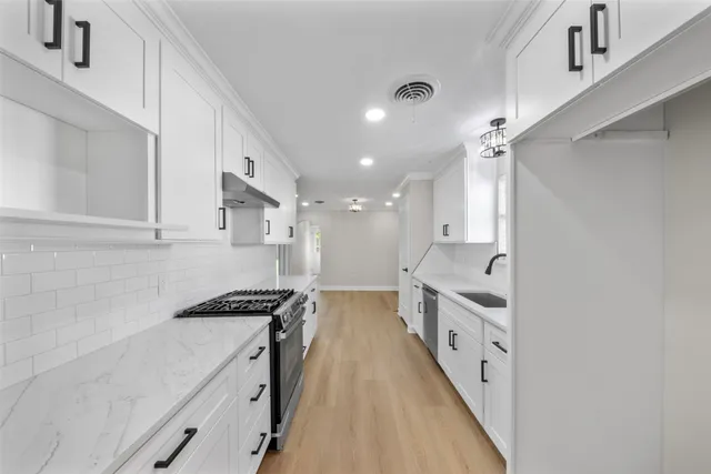 $299,999 | 5117 Ashwood Drive, Baytown, TX 77521