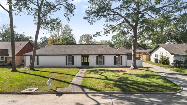 $299,999 | 5117 Ashwood Drive, Baytown, TX 77521