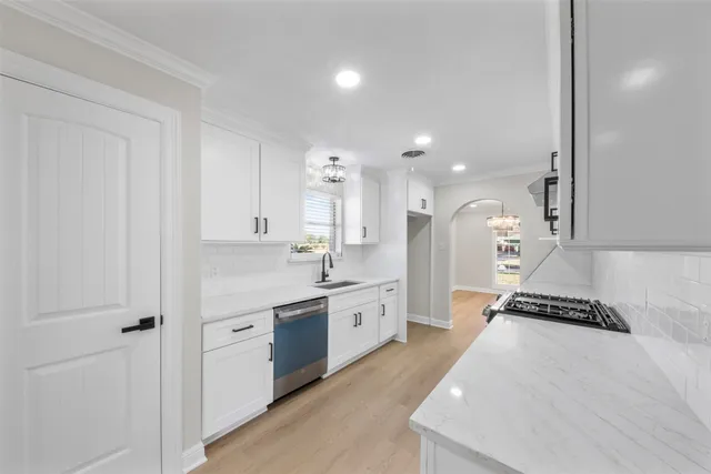 $299,999 | 5117 Ashwood Drive, Baytown, TX 77521