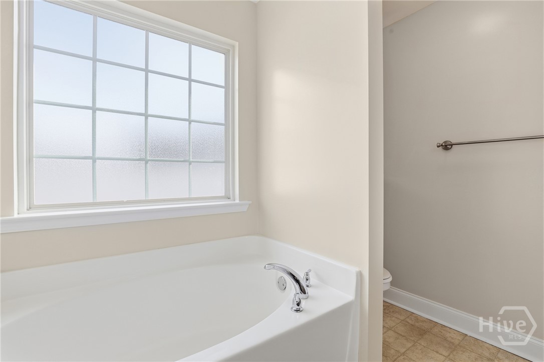 130 Terraza Lane Savannah, GA 31405 - Photo 21 of 31 Primary Bathroom - Garden Tub