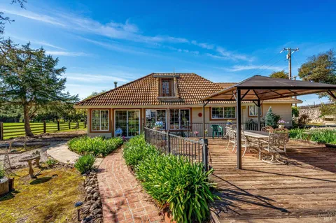 $3,100,000 | 3061 North Avenue, Napa, CA 94558