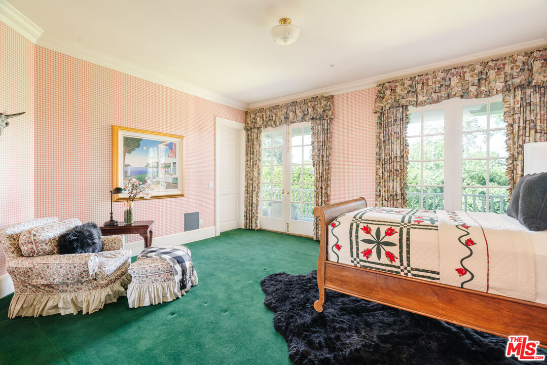 4261 Ledge Avenue Toluca Lake, CA 91602 - Photo 37 of 49 a bed room with couch and a window