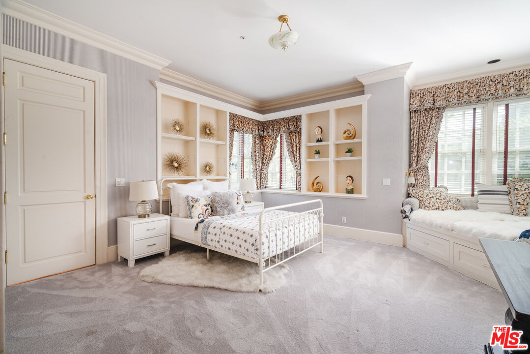 4261 Ledge Avenue Toluca Lake, CA 91602 - Photo 41 of 49 a spacious bedroom with a bed and large window
