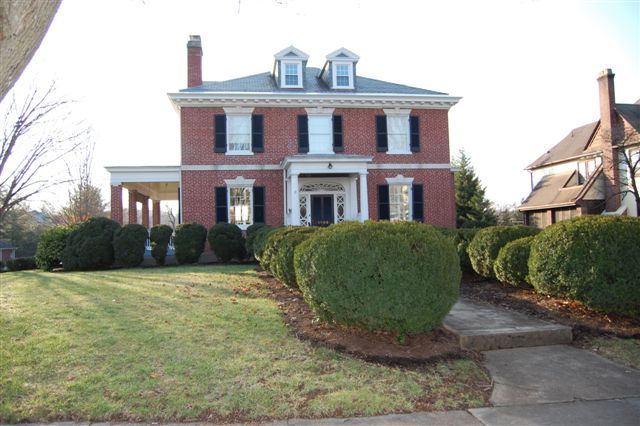 1902 Greenwood Road Southwest Roanoke, VA 24015 - Photo 3 of 50 View of home showing boxwoods