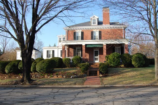 1902 Greenwood Road Southwest Roanoke, VA 24015 - Photo 5 of 50 Front of home