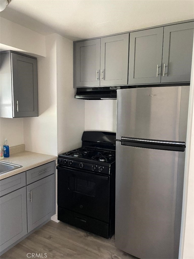 23689 Manzanita Drive, Unit 3 Crestline, CA 92325 - Photo 3 of 5 a kitchen with a refrigerator and a stove top oven