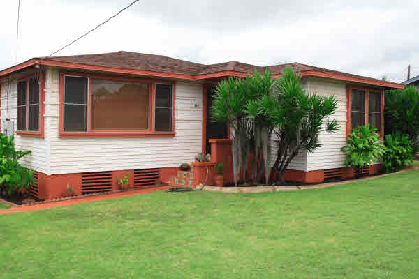 a front view of house with yard