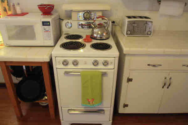 4817 Koko Road Hanapepe, HI 96716 - Photo 15 of 21 a utility room with dryer and washer