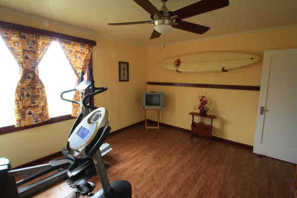4817 Koko Road Hanapepe, HI 96716 - Photo 6 of 21 a view of a room with gym equipment