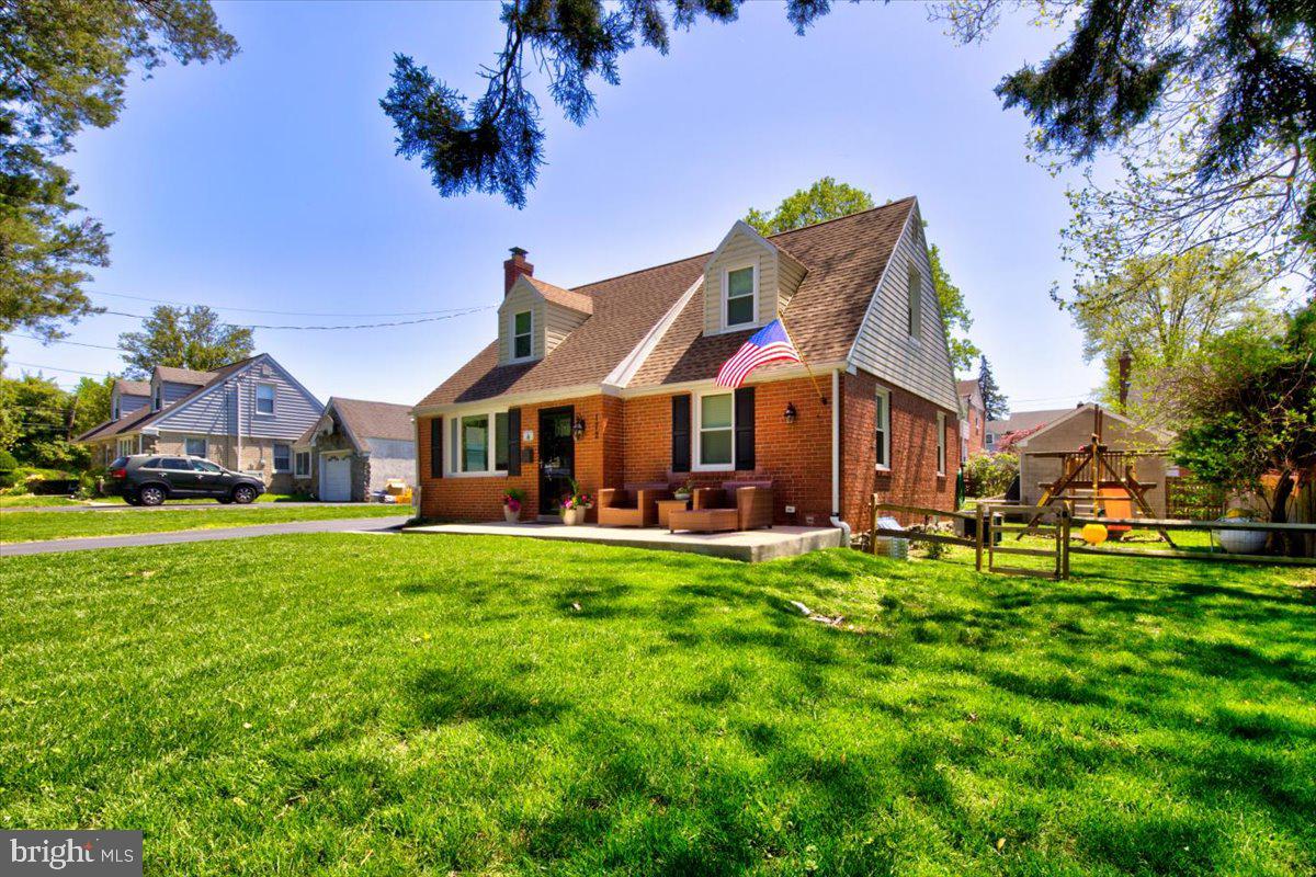 172 Scenic Road Springfield, PA 19064 - Photo 6 of 40 a front view of a house with a garden