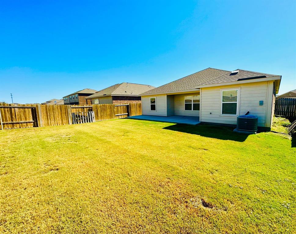 129 Lamont Road Anna, TX 75409 - Photo 36 of 40 a front view of a house with an outdoor space