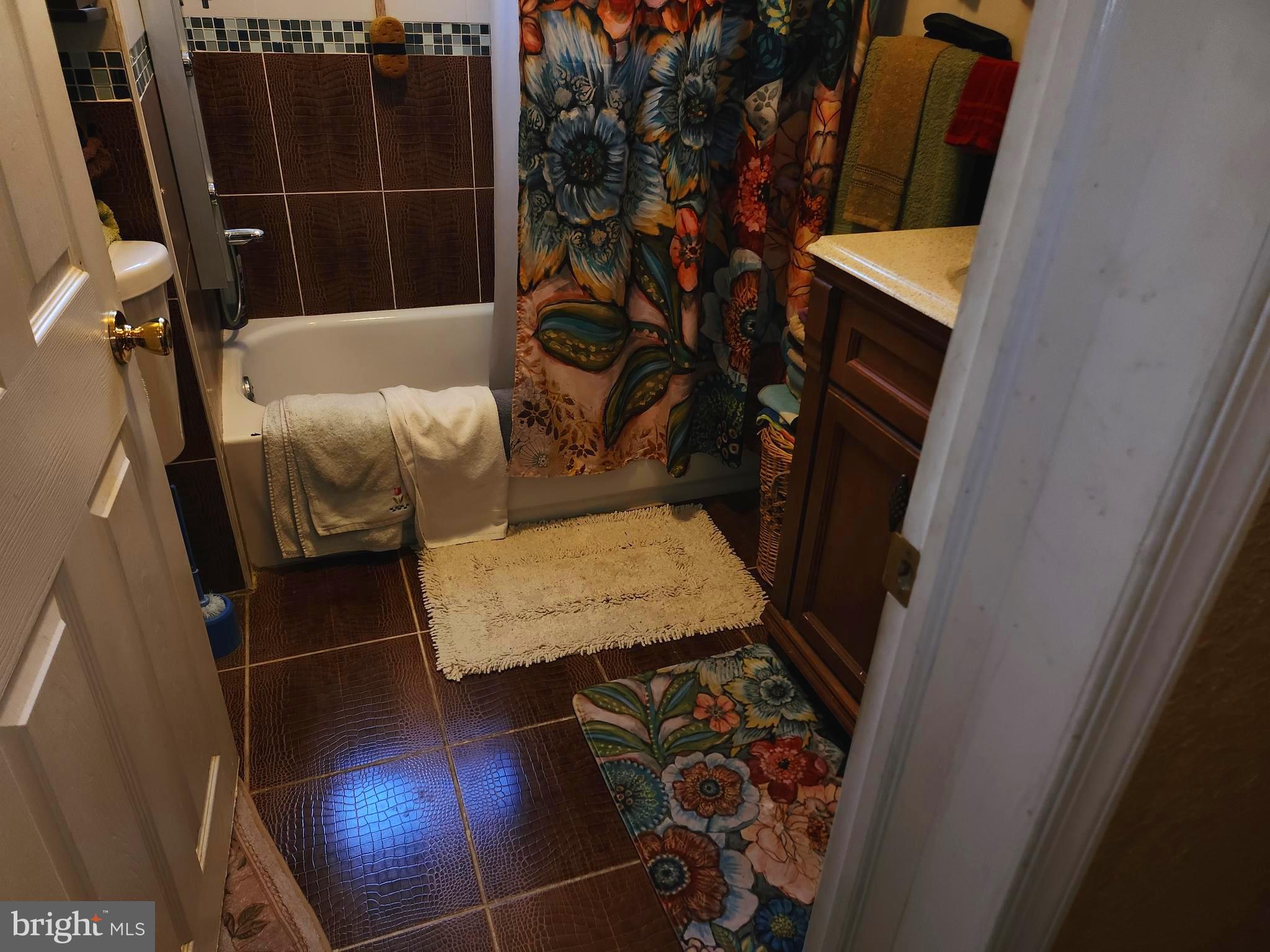 6002 North 19th Street Philadelphia, PA 19141 - Photo 13 of 25 a bathroom with a sink toilet and shower