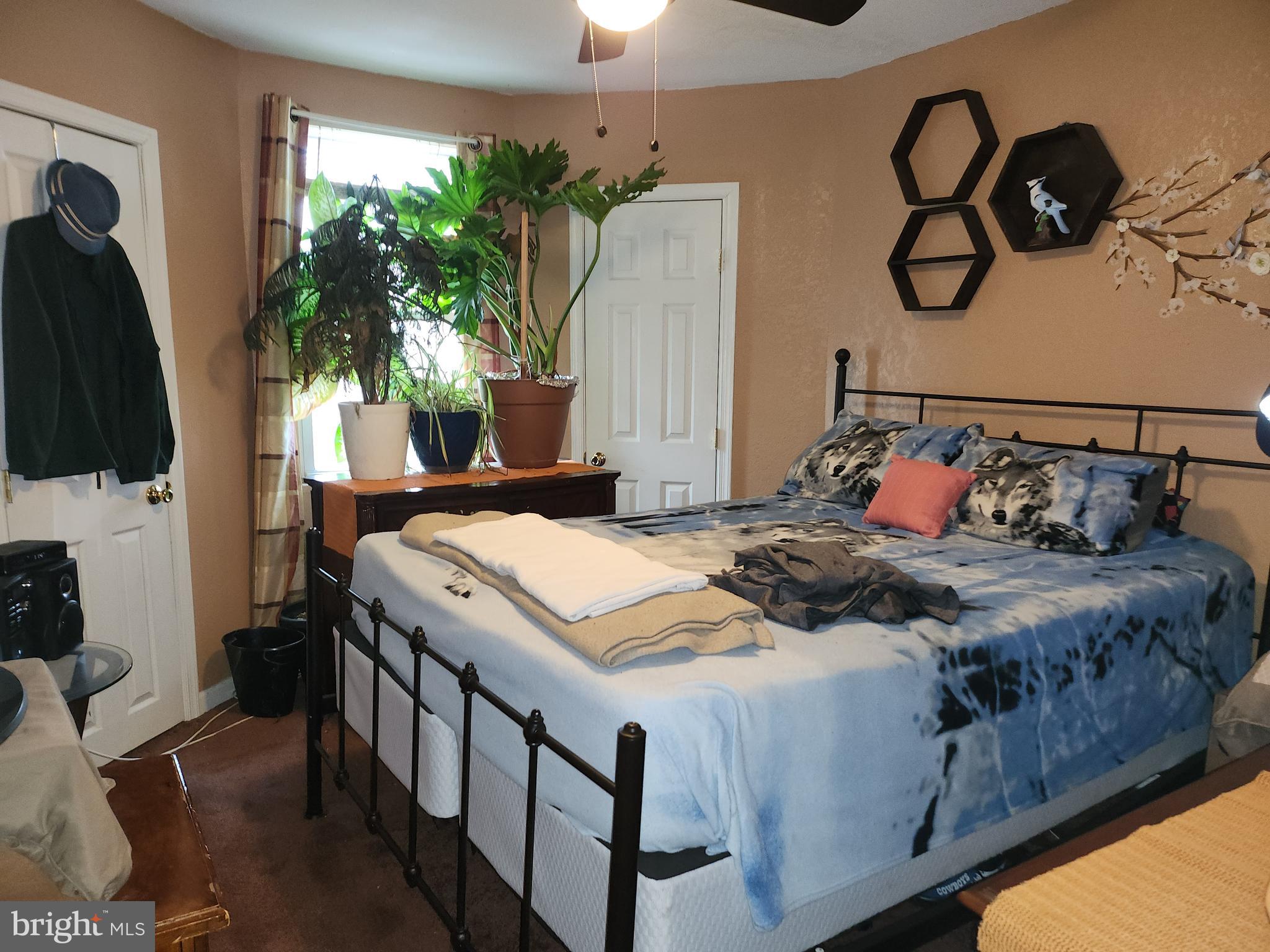 6002 North 19th Street Philadelphia, PA 19141 - Photo 20 of 25 a bedroom with a bed and tv