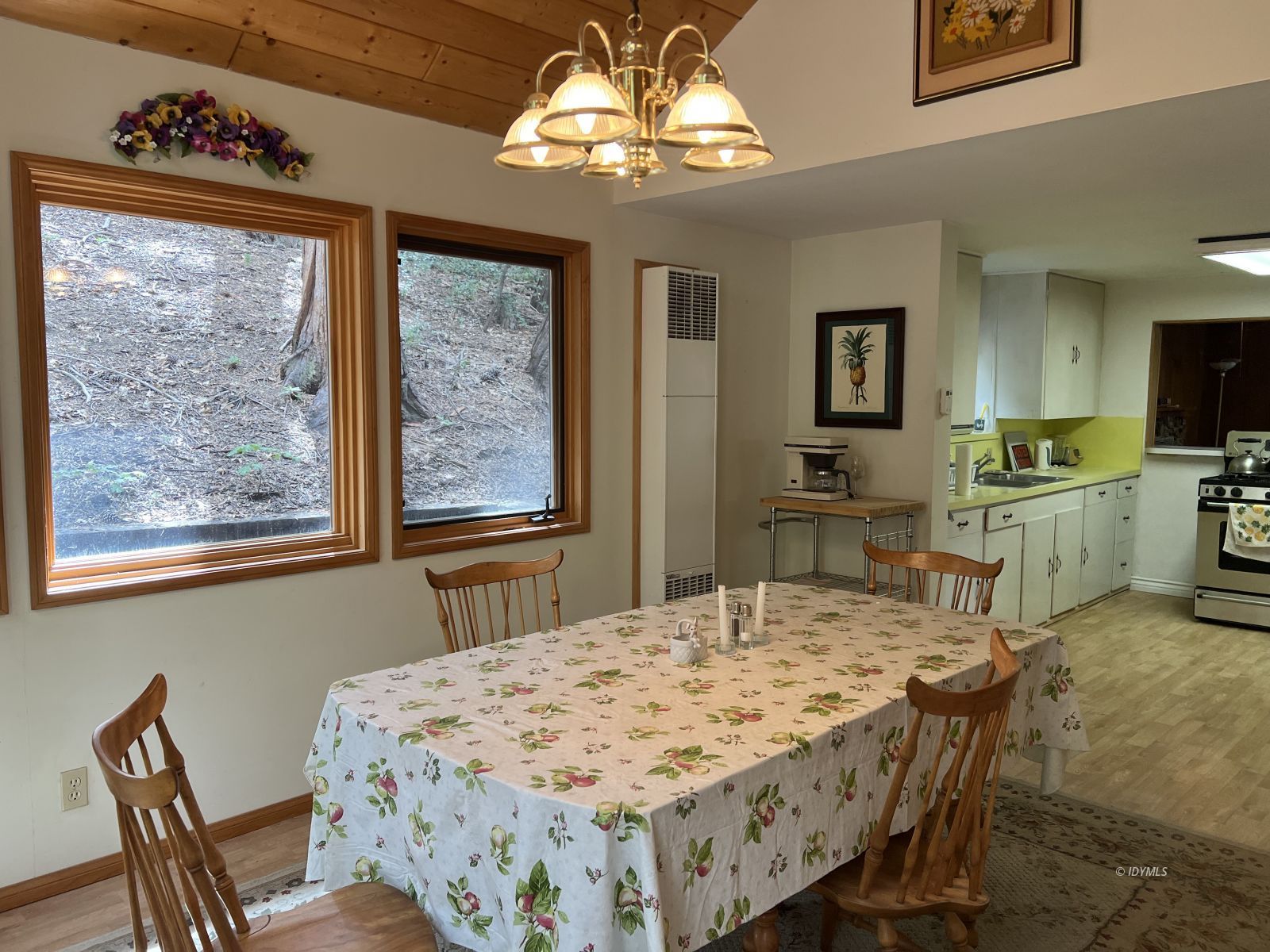 52635 Sylvan Way Idyllwild, CA 92549 - Photo 12 of 30 Dining Room
