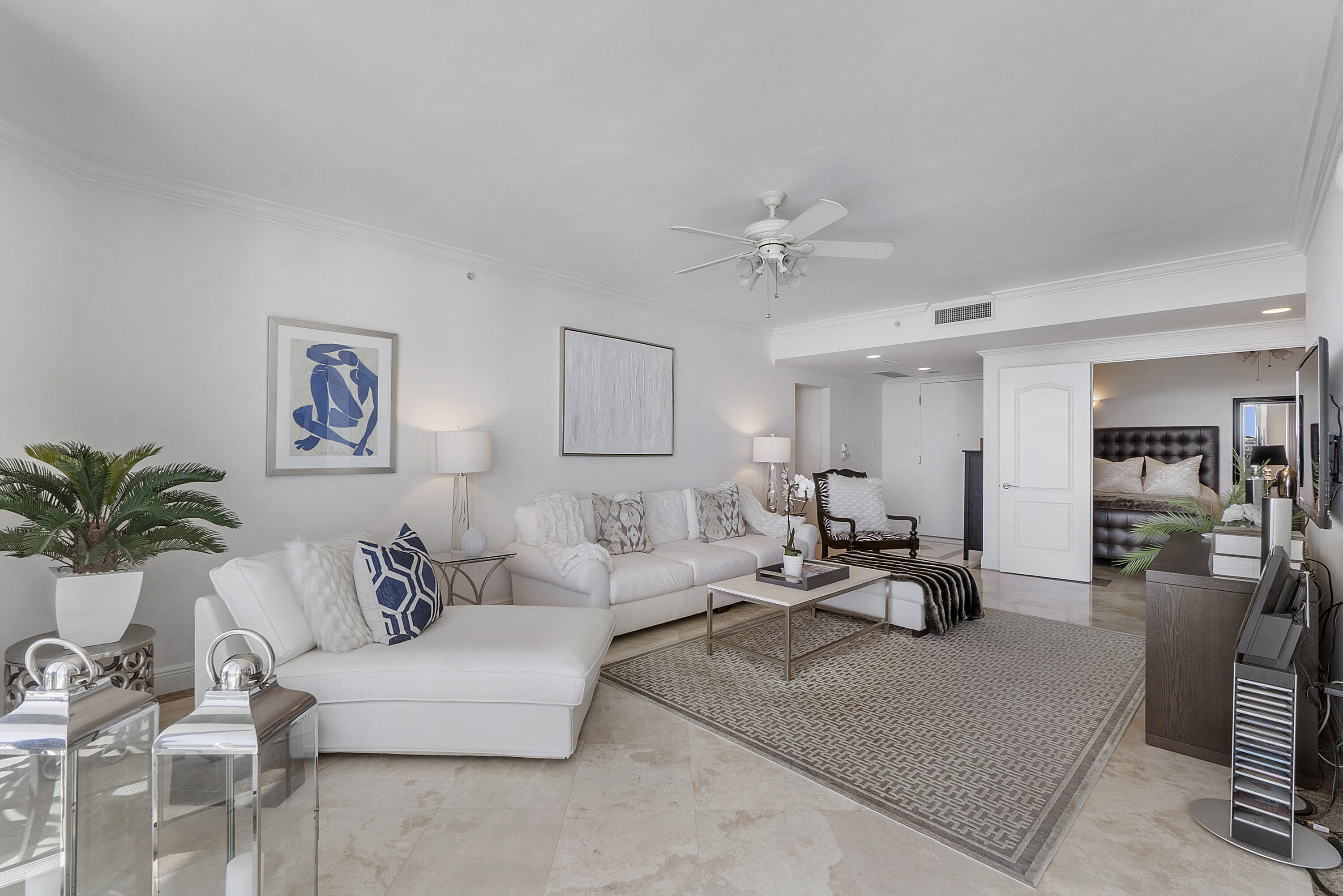 550 Southeast Mizner Boulevard, Unit B810 Boca Raton, FL 33432 - Photo 14 of 50 Living Room