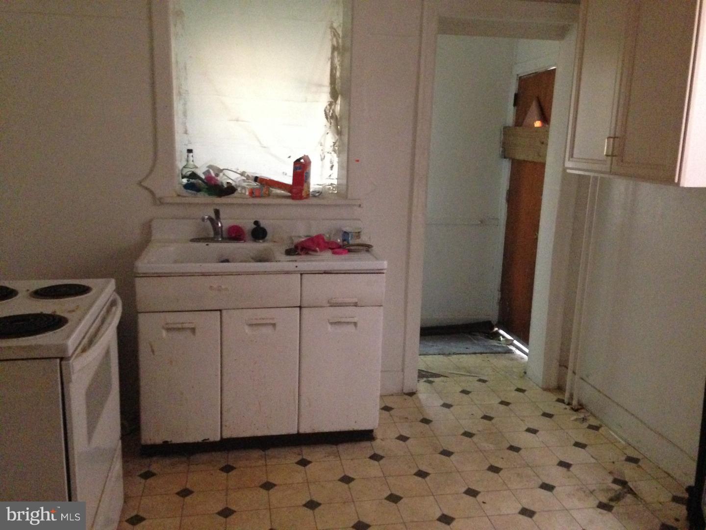5211 Hazel Avenue Philadelphia, PA 19143 - Photo 3 of 8