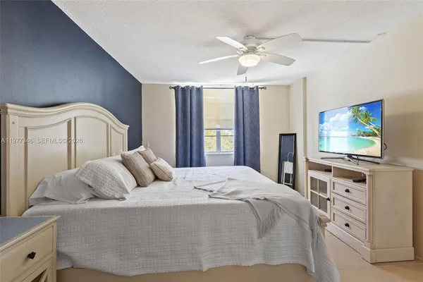 $2,100 | 9480 Poinciana Place, Unit 407, Davie, FL 33324