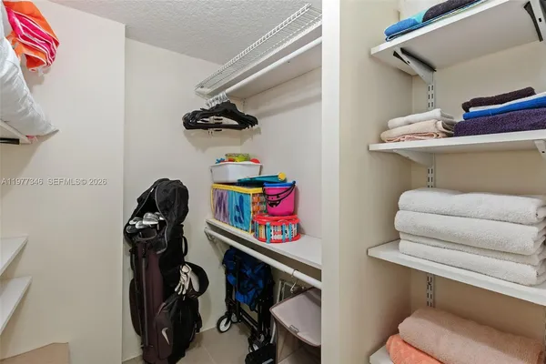 $2,100 | 9480 Poinciana Place, Unit 407, Davie, FL 33324