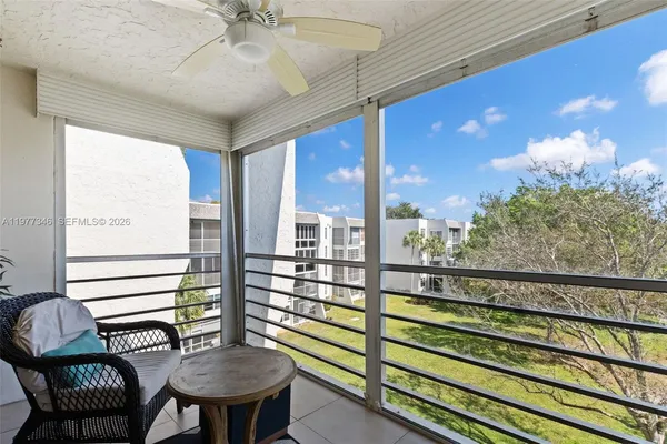 $2,100 | 9480 Poinciana Place, Unit 407, Davie, FL 33324