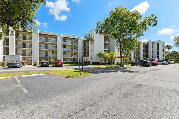 $2,100 | 9480 Poinciana Place, Unit 407, Davie, FL 33324