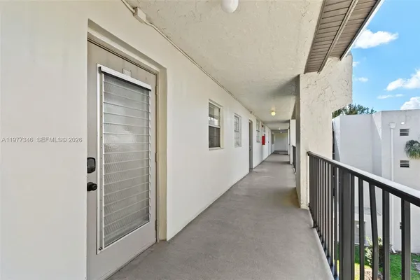 $2,100 | 9480 Poinciana Place, Unit 407, Davie, FL 33324